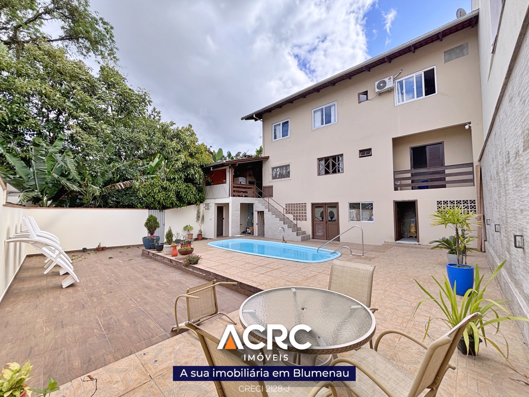 ACRC Imóveis - CA03522 - Casa de 03 andares a Venda no Bairro Água Verde em Blumenau. - foto 1