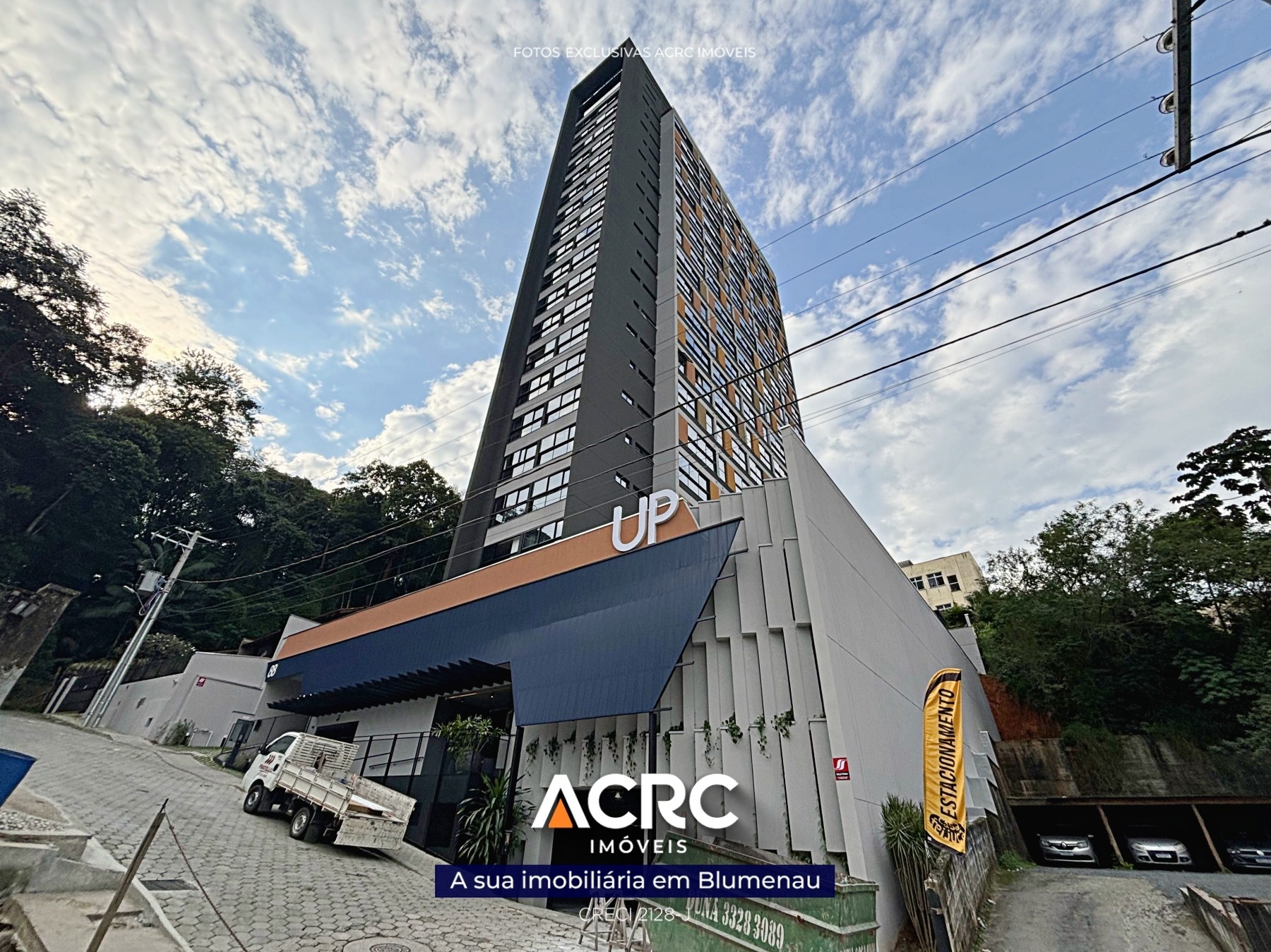 ACRC Imóveis - AP09805 - LOFT AO LADO DA FURB, ANDAR ALTO, SOL DA MANHÃ E VAGA DE GARAGEM em Blumenau — foto 2