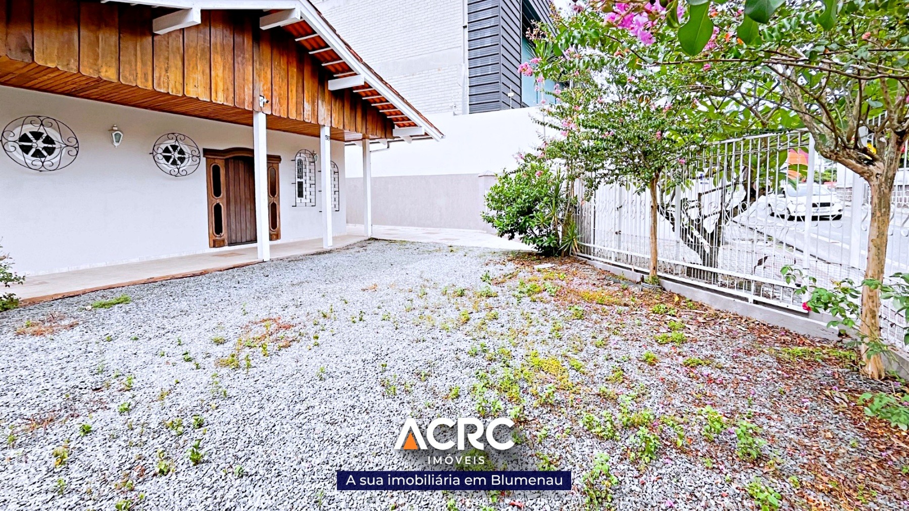 ACRC Imóveis - CA03641 - Sobrado de 02 andares para Locação no Bairro Itoupava Seca - foto 1