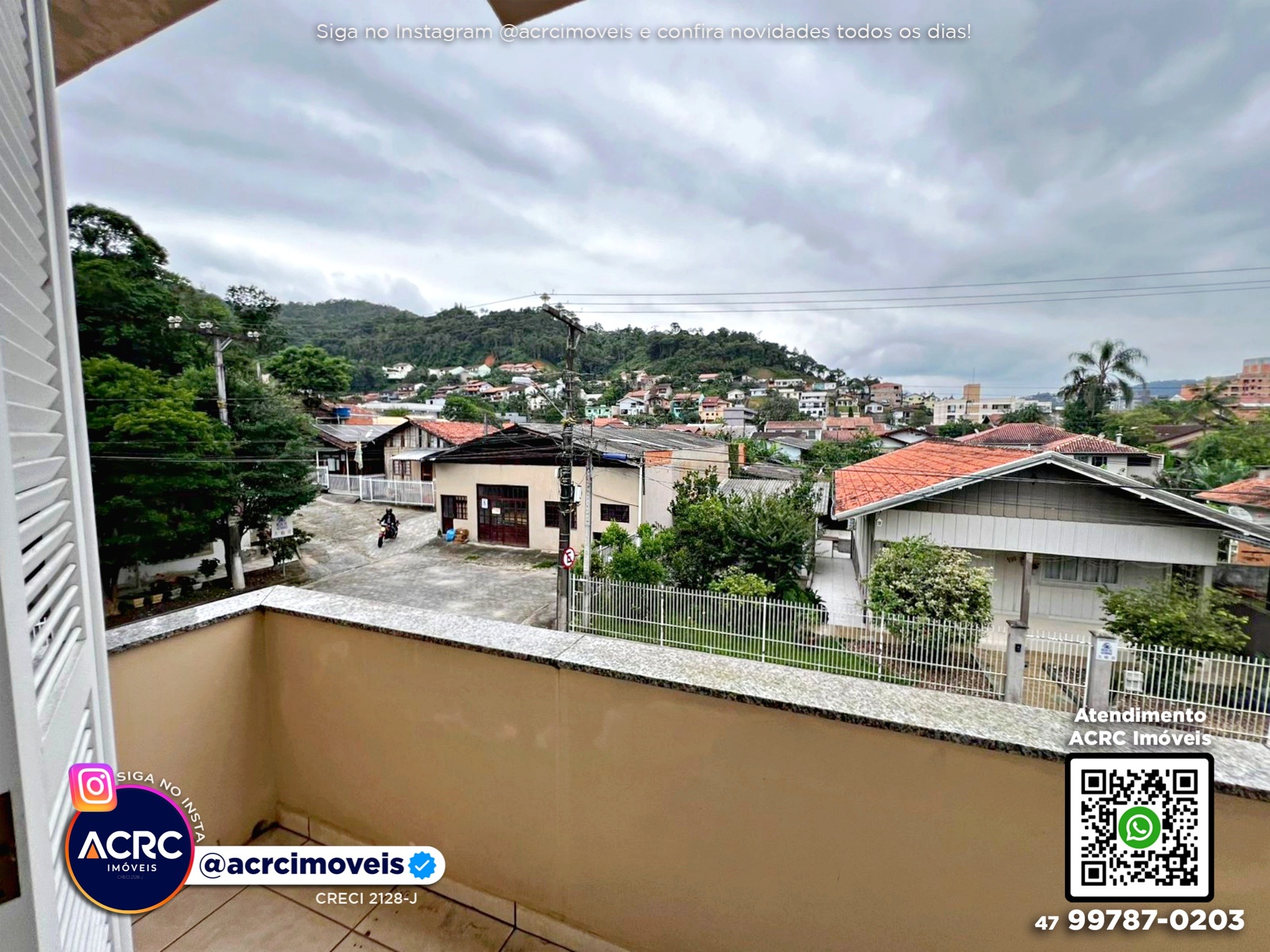 ACRC Imóveis - CA03703 - Casa com piscina para Locação no Bairro Garcia em Blumenau — foto 4