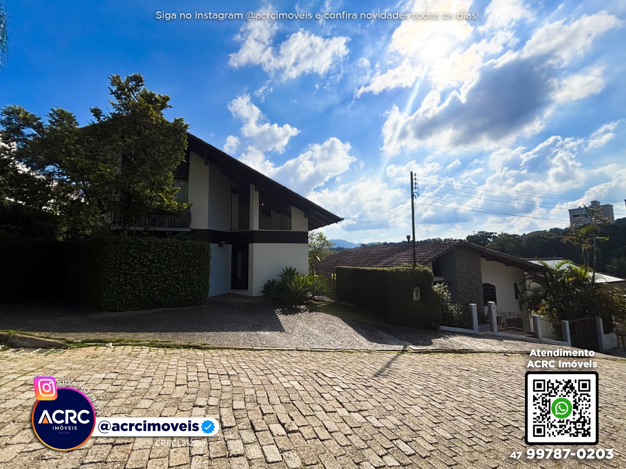 ACRC Imóveis - CA03737 - Casa com edícula e piscina a Venda no Bairro Velha em Blumenau. — foto 2