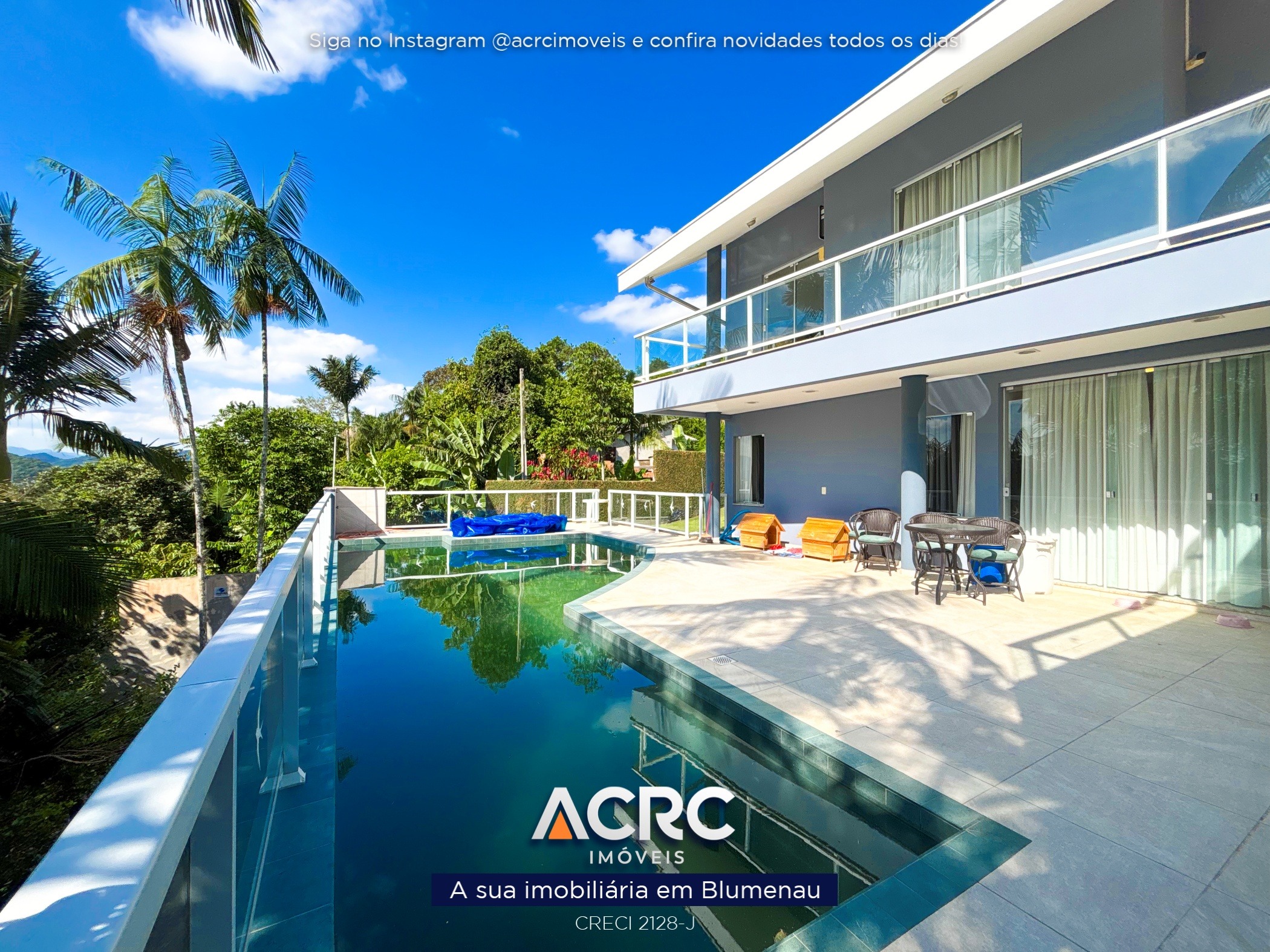 ACRC Imóveis - CA03742 - Casa com piscina para Venda no Bairro Velha em Blumenau - foto 1