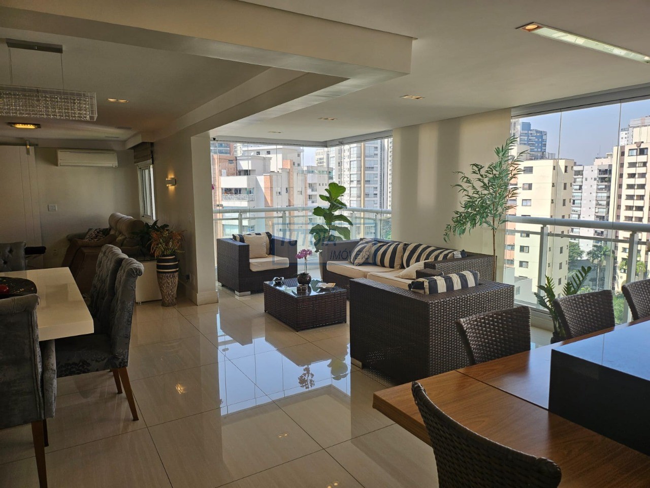 Apartamento, 3 quartos, 160 m² - Foto 1