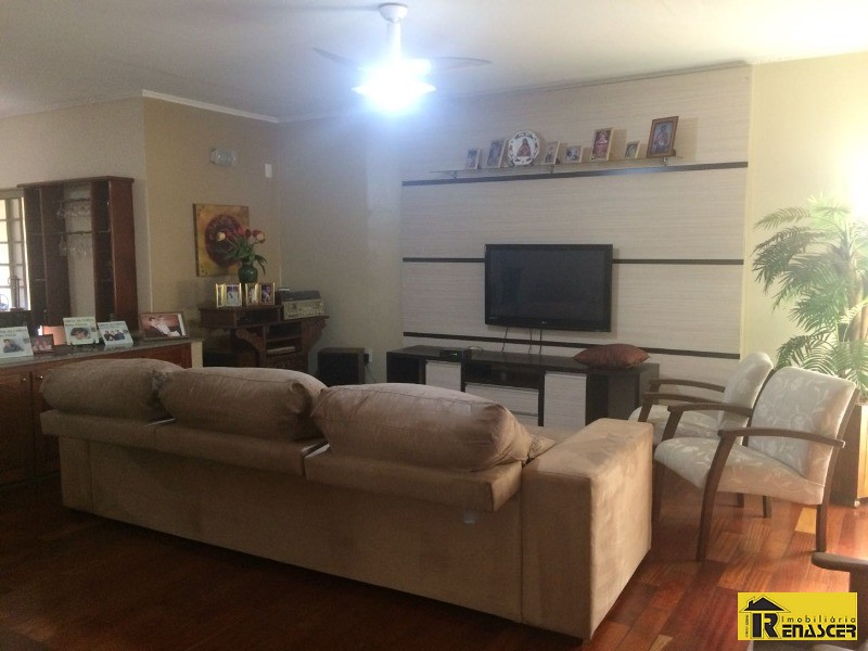 Casa com 3 quartos à venda, 380m² — foto 1 de 16