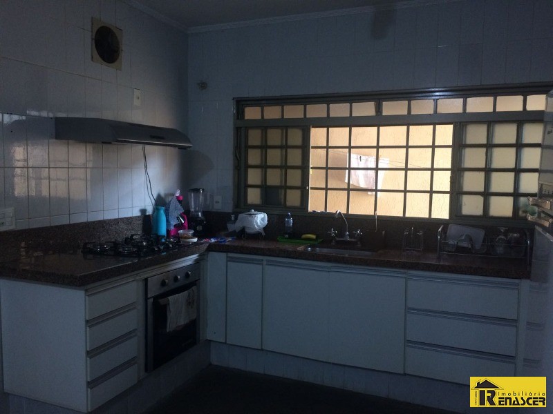 Casa com 3 quartos à venda, 380m² — foto 10 de 16