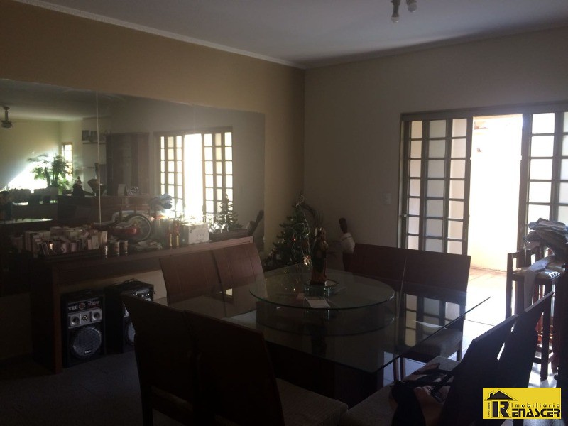 Casa com 3 quartos à venda, 380m² — foto 8 de 16