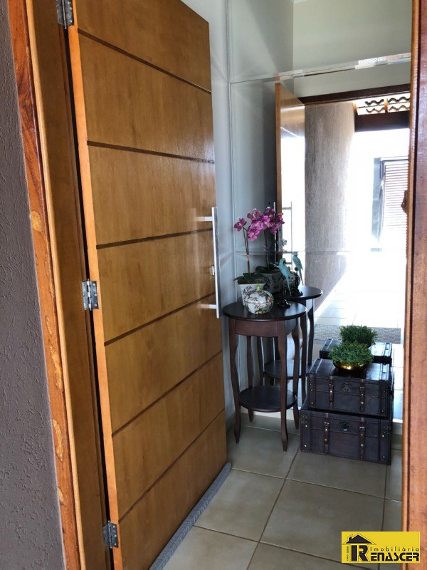Casa com 3 quartos à venda, 190m² — foto 3 de 22