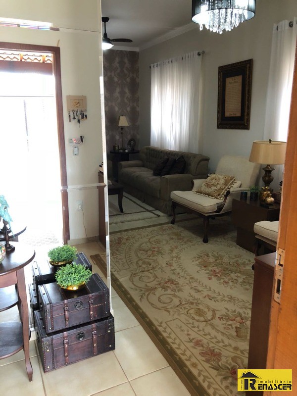 Casa com 3 quartos à venda, 190m² — foto 2 de 22