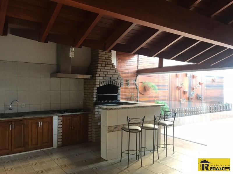 Casa de Condomínio com 3 quartos à venda e aluguel, 260m² — foto 1 de 21