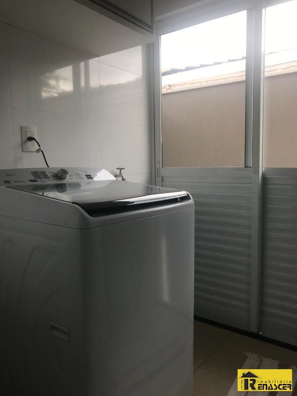 Casa de Condomínio com 3 quartos à venda, 213m² — foto 14 de 32