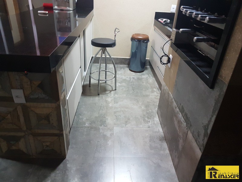 Casa de Condomínio com 3 quartos à venda, 270m² — foto 2 de 26