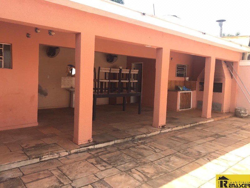 Casa com 3 quartos à venda, 1000m² — foto 2 de 22