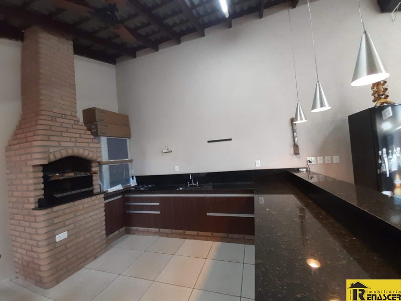 Casa com 3 quartos à venda, 250m² — foto 4 de 37