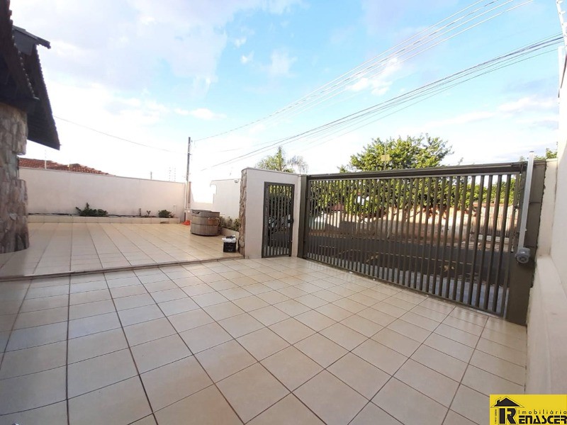 Casa com 3 quartos à venda, 250m² — foto 8 de 37