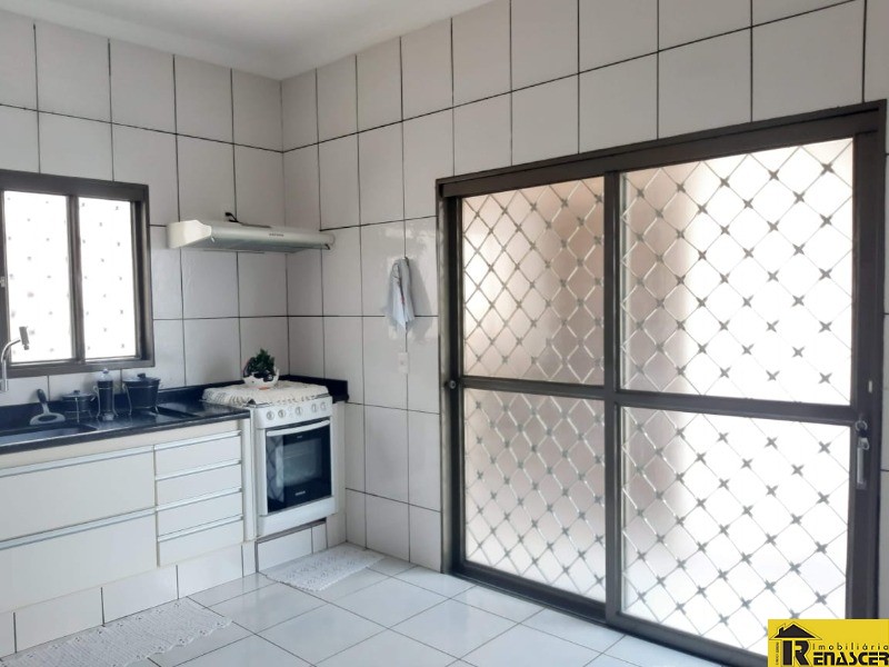 Casa com 3 quartos à venda, 250m² — foto 14 de 37