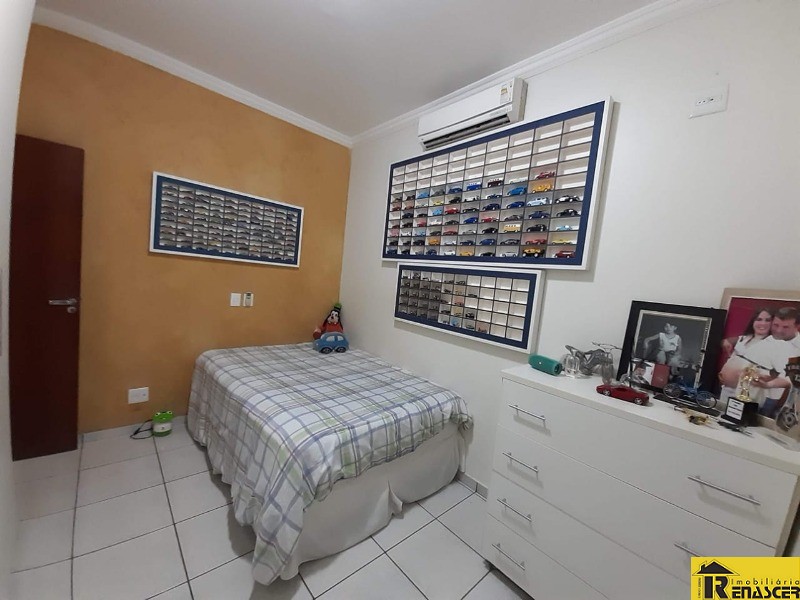 Casa com 3 quartos à venda, 250m² — foto 24 de 37