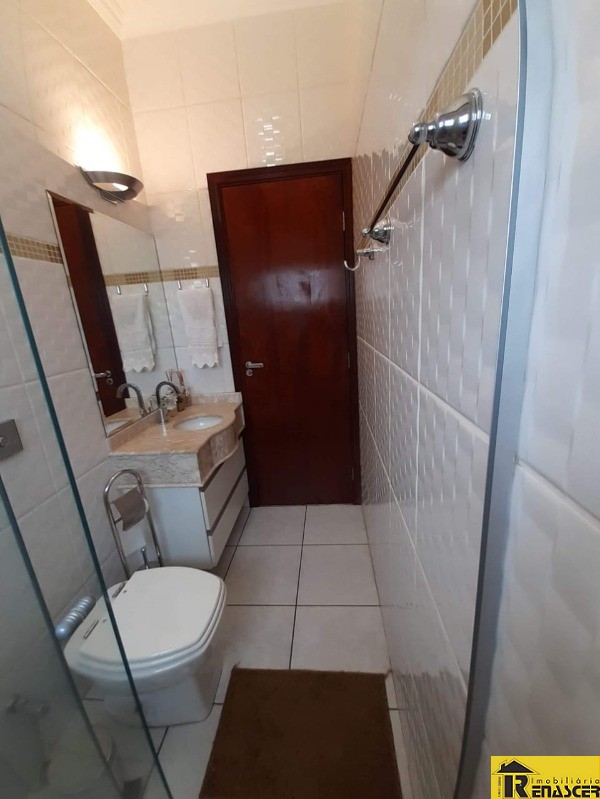 Casa com 3 quartos à venda, 250m² — foto 31 de 37