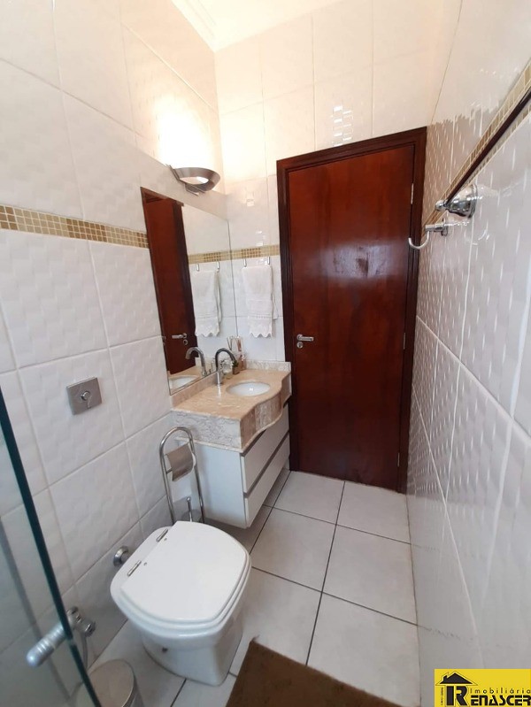 Casa com 3 quartos à venda, 250m² — foto 32 de 37