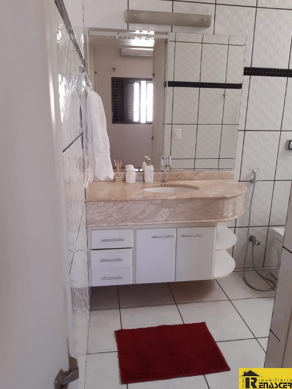 Casa com 3 quartos à venda, 250m² — foto 33 de 37