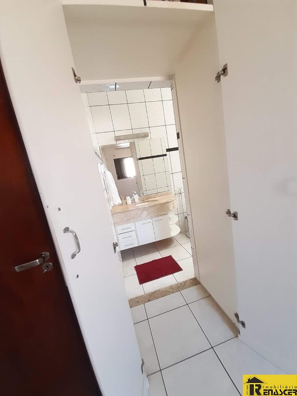 Casa com 3 quartos à venda, 250m² — foto 34 de 37