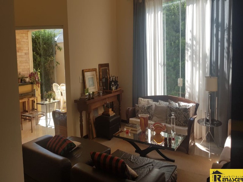 Casa de Condomínio com 3 quartos à venda, 198m² — foto 2 de 18