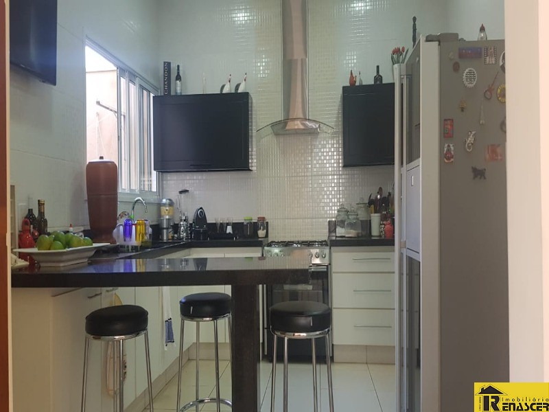 Casa de Condomínio com 3 quartos à venda, 198m² — foto 4 de 18