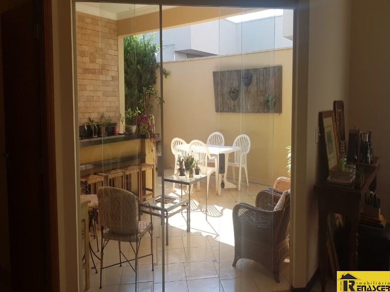 Casa de Condomínio com 3 quartos à venda, 198m² — foto 16 de 18