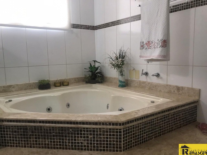 Casa de Condomínio com 4 quartos à venda, 480m² — foto 4 de 41