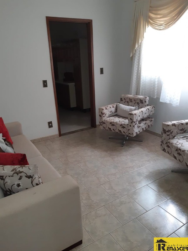 Casa com 3 quartos à venda, 240m² — foto 8 de 33