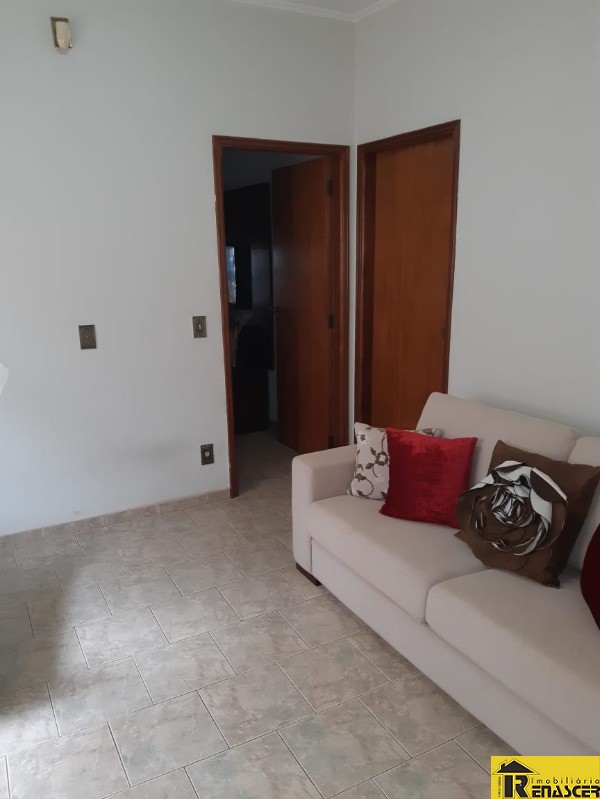 Casa com 3 quartos à venda, 240m² — foto 9 de 33