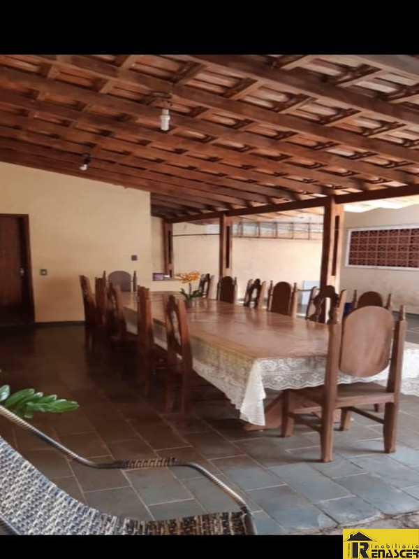 Casa com 3 quartos à venda, 240m² — foto 10 de 33