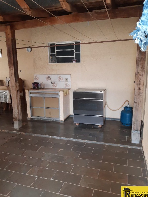 Casa com 3 quartos à venda, 240m² — foto 12 de 33