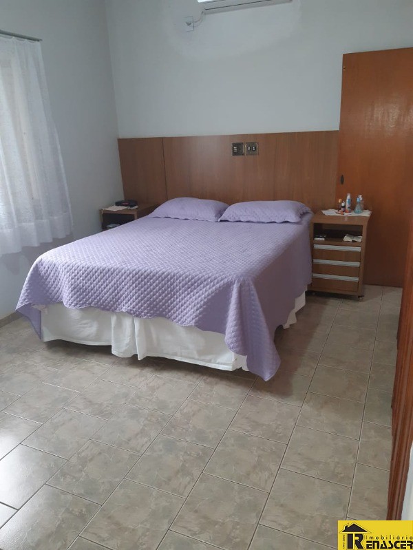 Casa com 3 quartos à venda, 240m² — foto 13 de 33