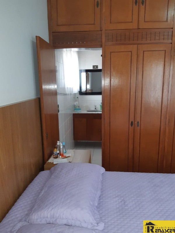 Casa com 3 quartos à venda, 240m² — foto 15 de 33