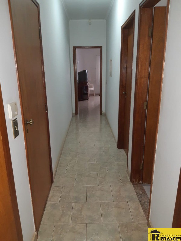 Casa com 3 quartos à venda, 240m² — foto 16 de 33