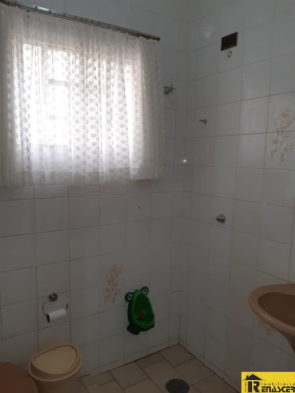 Casa com 3 quartos à venda, 240m² — foto 17 de 33