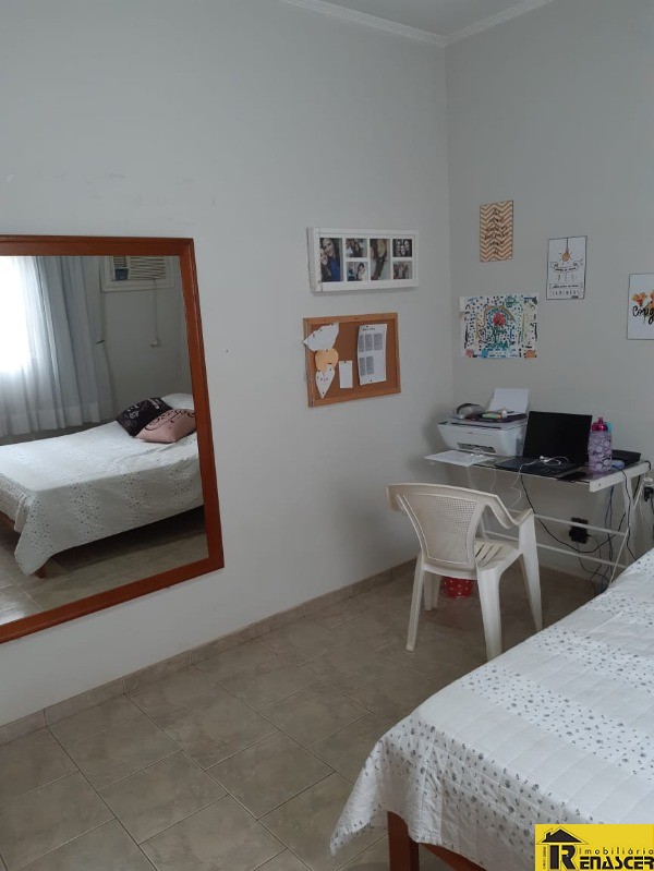 Casa com 3 quartos à venda, 240m² — foto 20 de 33