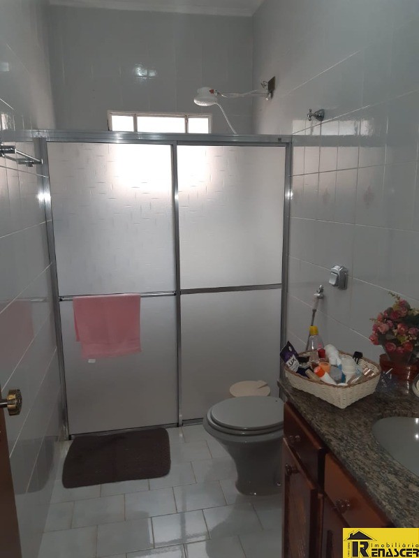 Casa com 3 quartos à venda, 240m² — foto 22 de 33