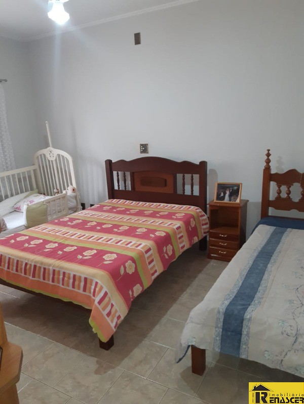 Casa com 3 quartos à venda, 240m² — foto 23 de 33