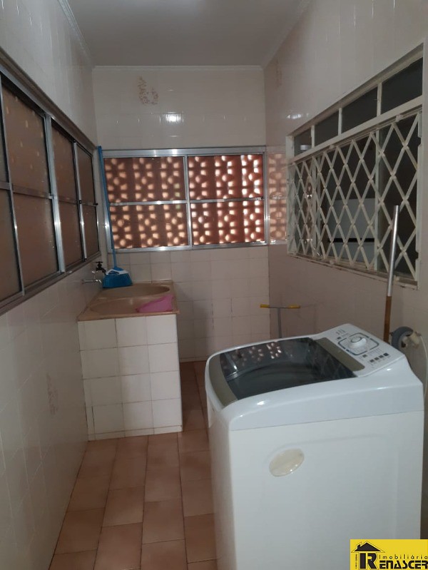 Casa com 3 quartos à venda, 240m² — foto 24 de 33