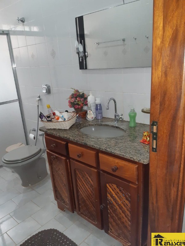 Casa com 3 quartos à venda, 240m² — foto 25 de 33