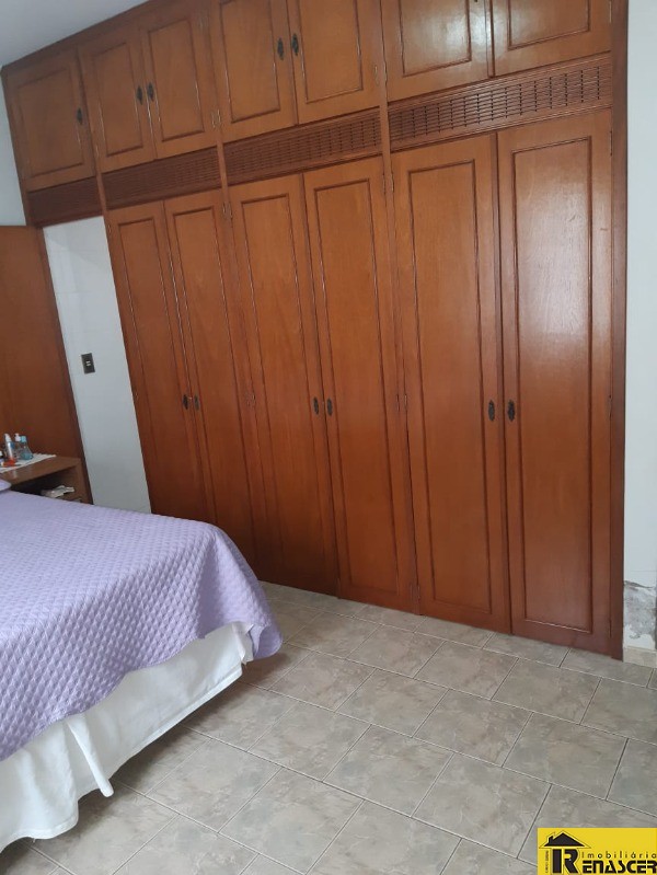 Casa com 3 quartos à venda, 240m² — foto 26 de 33