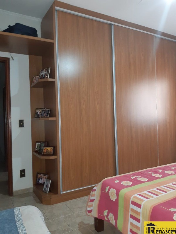 Casa com 3 quartos à venda, 240m² — foto 27 de 33