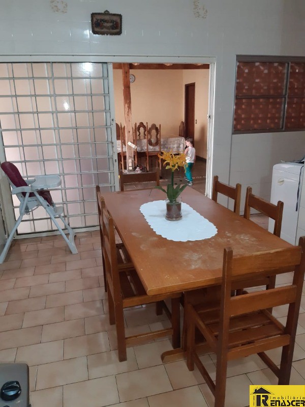 Casa com 3 quartos à venda, 240m² — foto 28 de 33