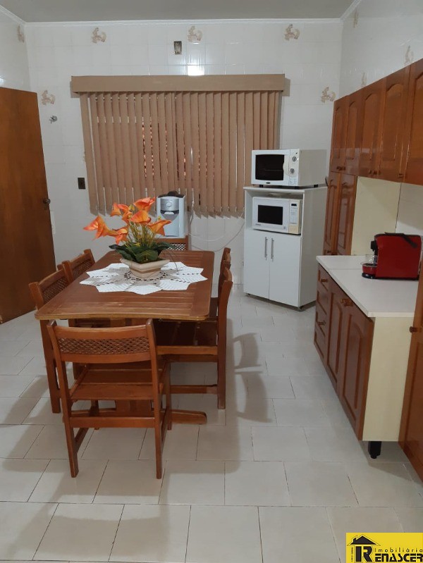 Casa com 3 quartos à venda, 240m² — foto 30 de 33