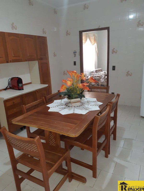 Casa com 3 quartos à venda, 240m² — foto 31 de 33
