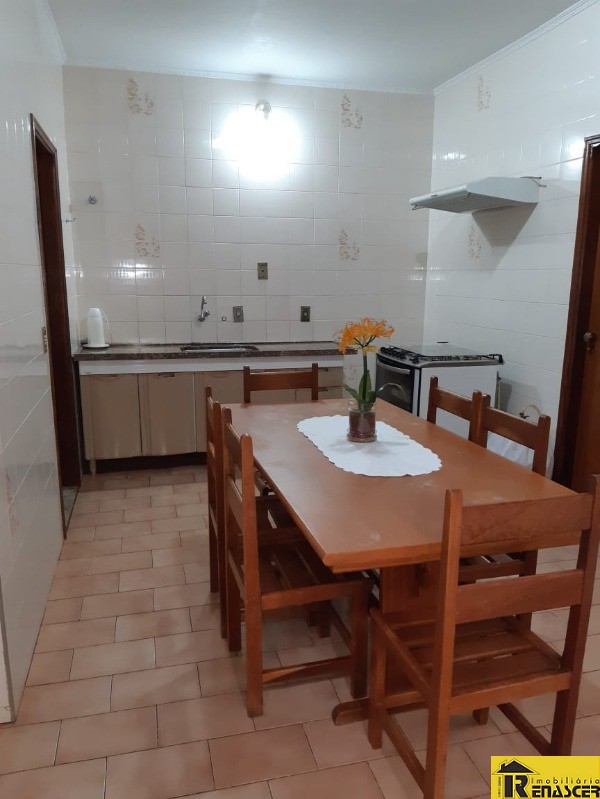 Casa com 3 quartos à venda, 240m² — foto 32 de 33
