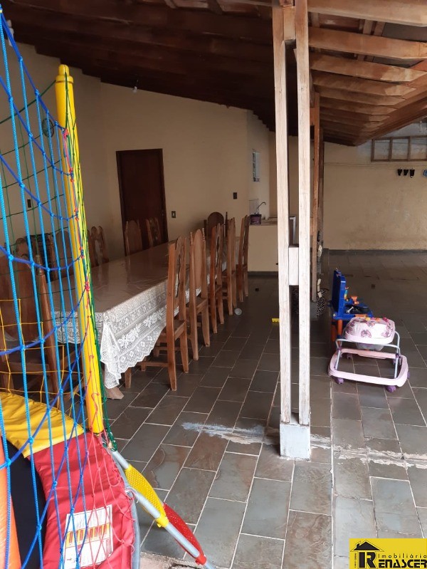 Casa com 3 quartos à venda, 240m² — foto 33 de 33