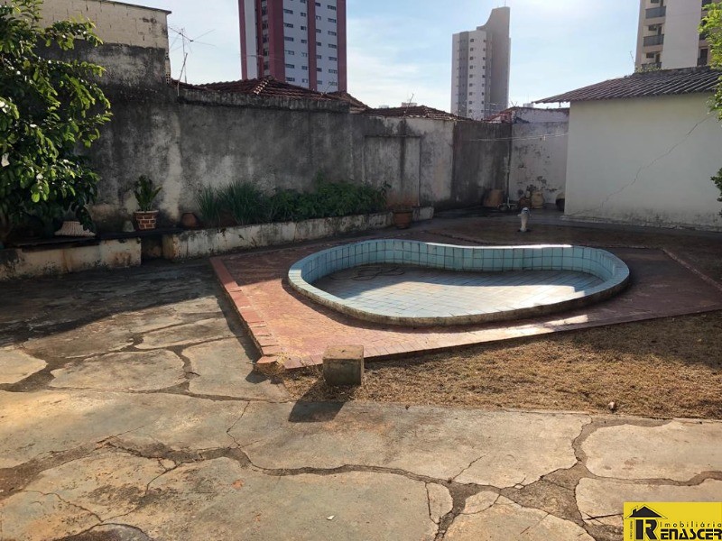 Casa com 3 quartos à venda, 318m² — foto 3 de 12