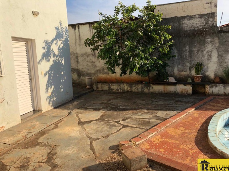 Casa com 3 quartos à venda, 318m² — foto 6 de 12